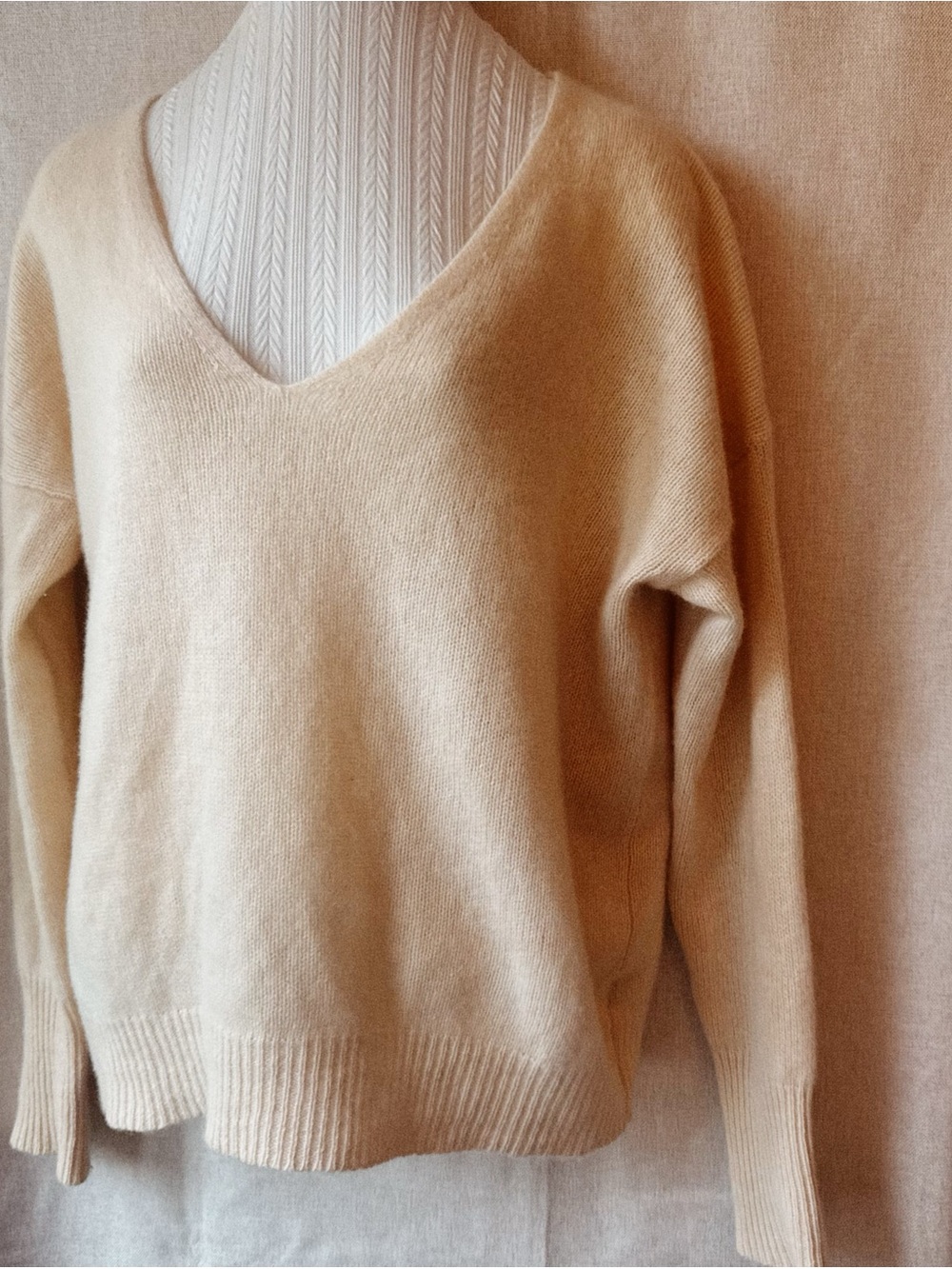 🍮 100% Cashmere • 360Cashmere • Dulce de Leche Cheesecake • Vanilla Cream V-Neck
